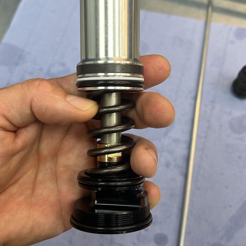 Herramienta para válvula de base de horquilla de enduro HTW AJ1