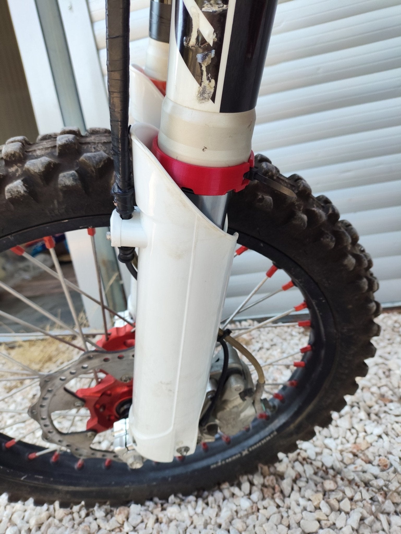 Deslizador de horquilla dividido de instalación rápida para suspensión WP de 48 mm